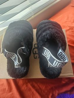 UGGS- Slip on sz 8