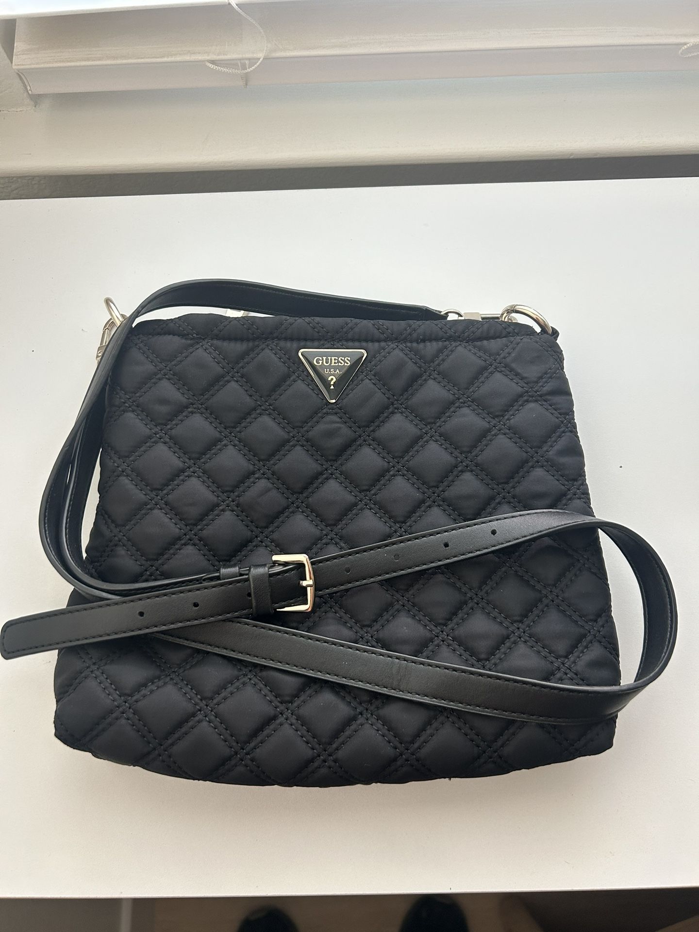 GUESS Bag Black Crossbody/Shoulder Strap