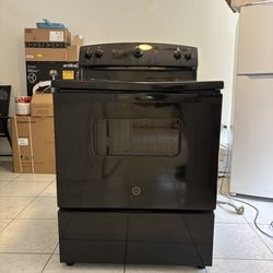 GE 30” Black Electric Range – Works Perfect – Ready to Use