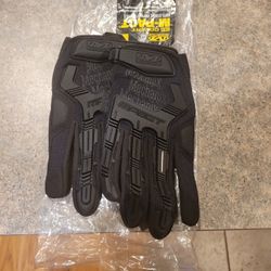 Never Worn Mechanix TAA Impact Gloves 