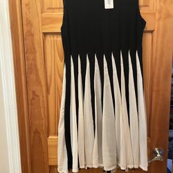 New dress for ladies. Black and white design. There is a slip under and open back with few buttons. Beautiful for any occasion. Size XXL