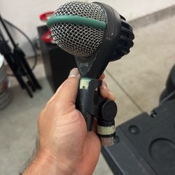 Kick Drum Mic AKG D112
