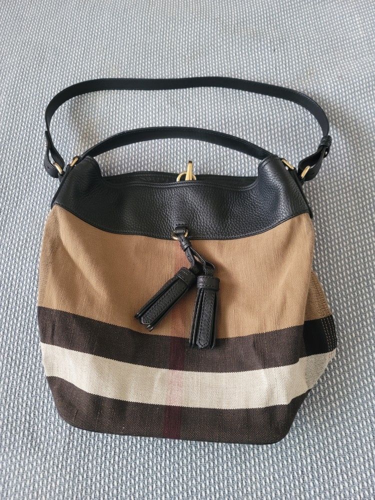 Burberry Hobo Bucket Bag $500 Pickup In Oakdale
