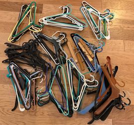 Assorted Clothes Hangers Bundle (100Pcs)