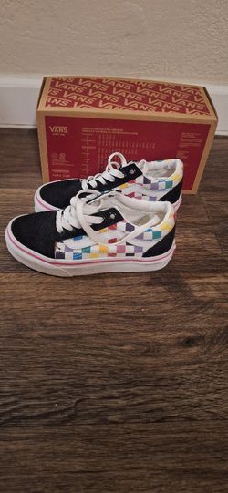Old Skool Checkboard Rainbow VANS 
Size 12.5 Girls (Brand New)
