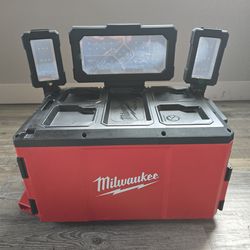 MILWAUKEE M18 PACKOUT LIGHT PERFECT CONDITION