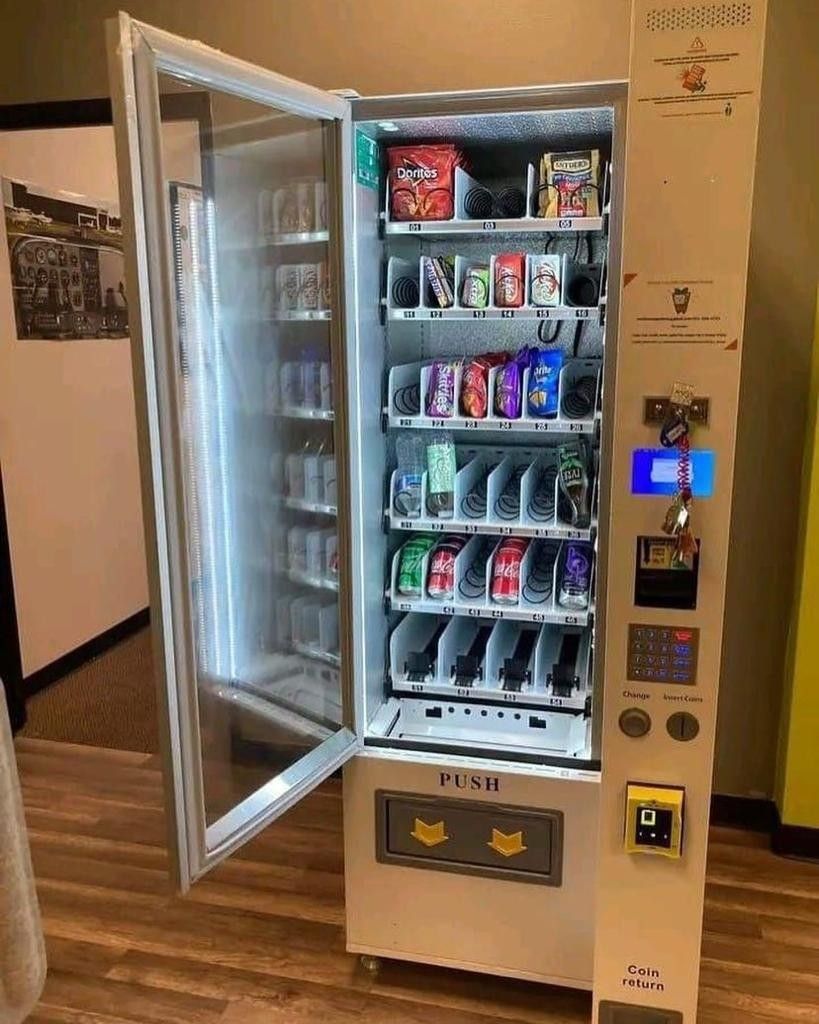 COMBO VENDING MACHINE WITH CREDIT CARD READER