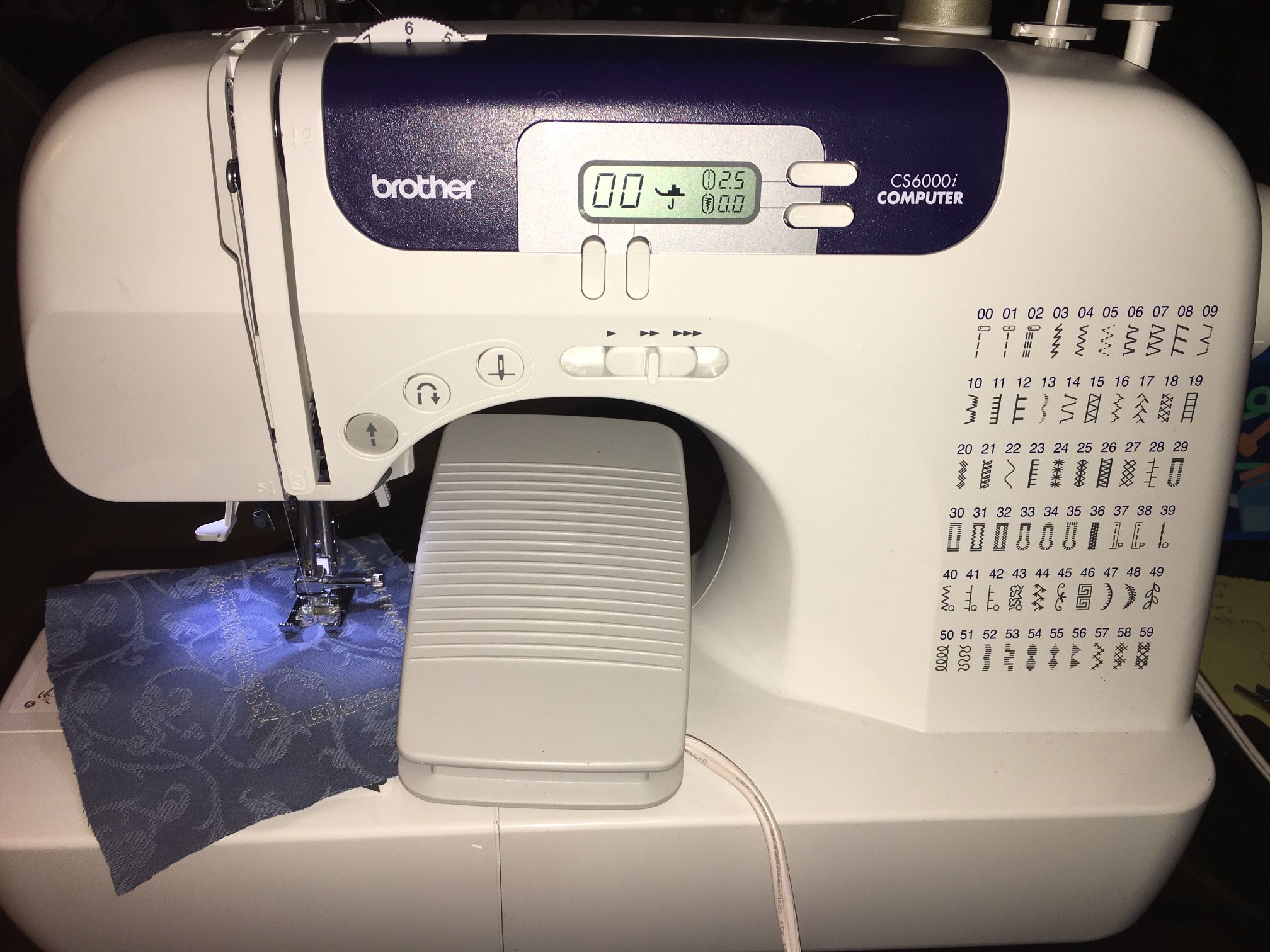 Brother CS-6000i Computerized Sewing Machine With Pedal & Case  Exellent Working Condition With Like New