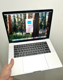 FIRM PRICE - 15.4” Retina MacBook Pro with TouchBar & Touch ID • i7 • 16gb Ram • 256gb SSD • Great Condition • Low Cycle Count