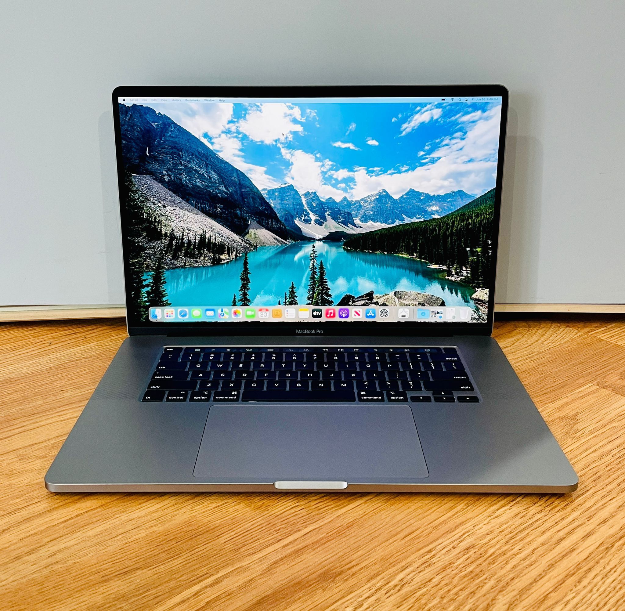 Apple MacBook Pro 16” 2019 6Core i7 16GB DDR4 Radeon Pro 5300M