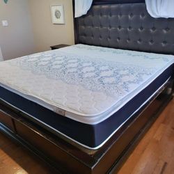 NEW KING PLUSH PILLOW TOP MATTRESS. Bed frame is not available. Take it home same day 👍