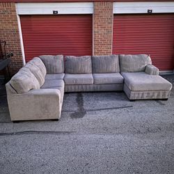 U-Shaped Sectional Couch - 🚚 Free Delivery
