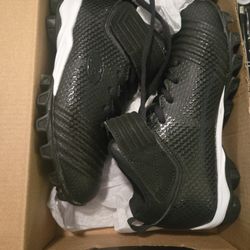 Kids NEW CLEATS SIZE 2