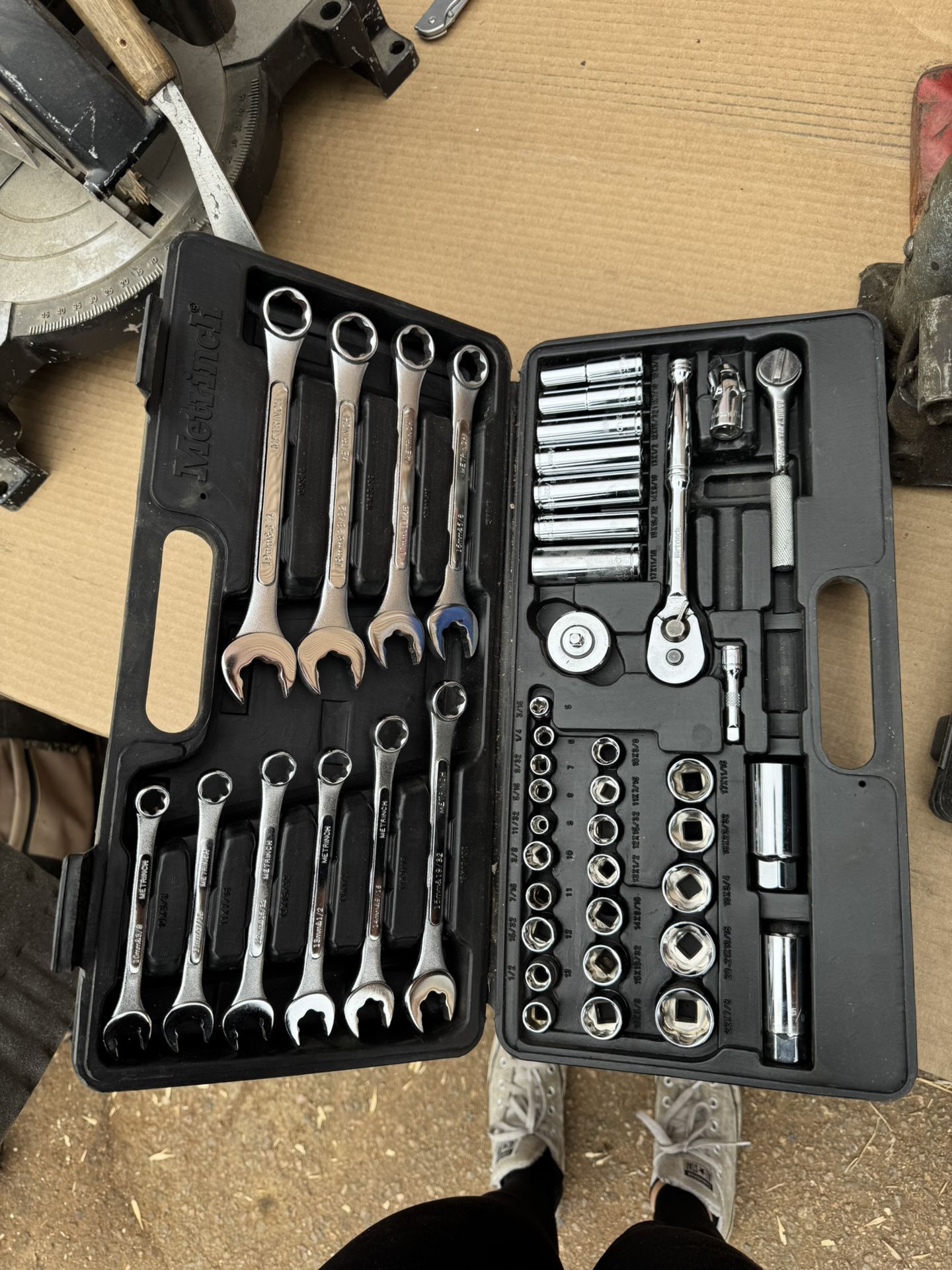Metrinch Combination Wrench and Socket Set