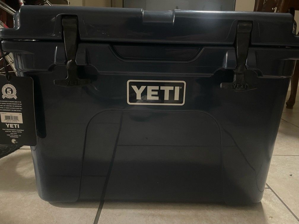 Yeti Blue Cooler 35 NEW