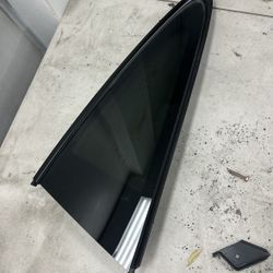 911 991 Porsche Left Quarter Glass