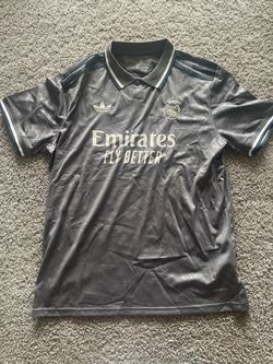 Real Madrid jersey size xl