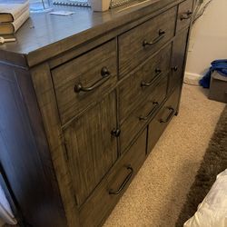 9 Drawer Dresser and Nightstand 