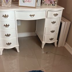 Dainty Vintage Desk 