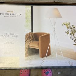 Tripod Floor lamp