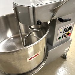 Commercial Spiral Dough Mixer, NSF – Mecnosud 44 Qt   – Made in Italy – Excellent