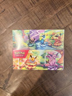 Pokémon Scarlet & Violet Prismatic Evolutions 8 Tin Mini Display