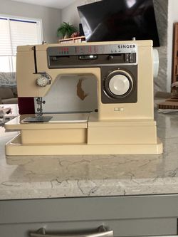 SINGER SEWING MACHINE