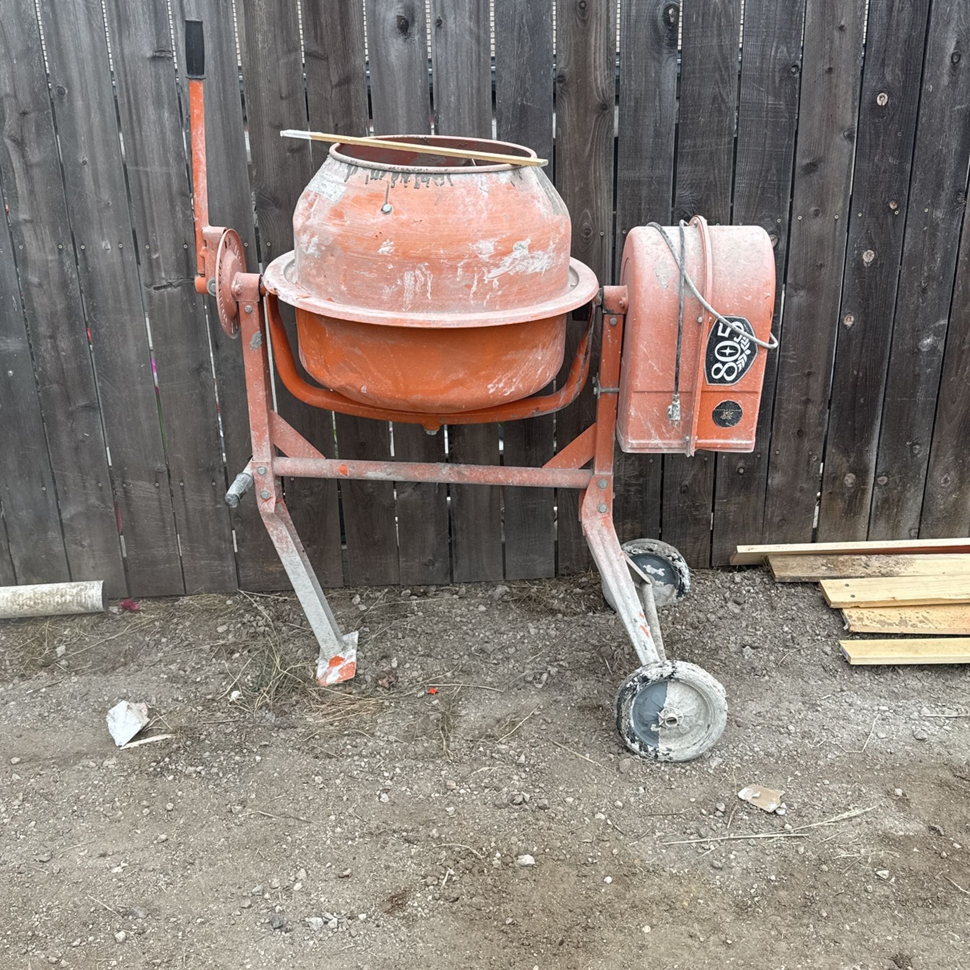 Electric cement mixer