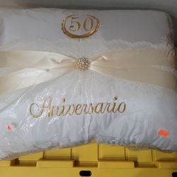Aniversary Set  Kneeling Pillow, Ivory/gold . 