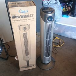 Ozeri 42" oscillating fan with remote in great condition