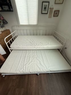 Daybed with trundle