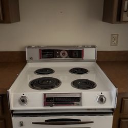 GE Vintage 1960’s 1960’s. Stove
