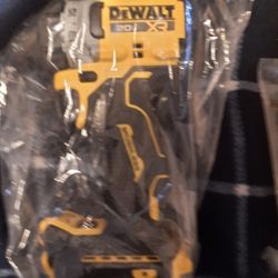 bran new Dewalt Xr Drill 1/2 20volt hammer drill 