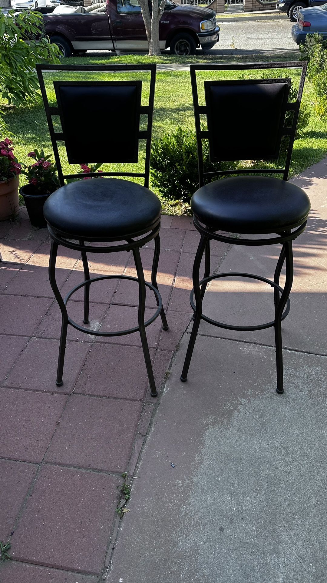 Swivel Bar Stools