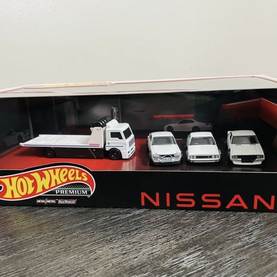 Hot Wheels 1:64 Nissan Skyline GT-R Premium Collector Set (GMH39