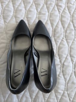 Black Pumps