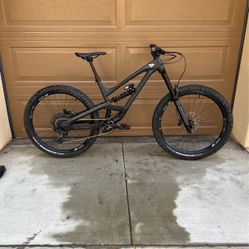 2022 YT Capra w/Upgrades & Spare Parts