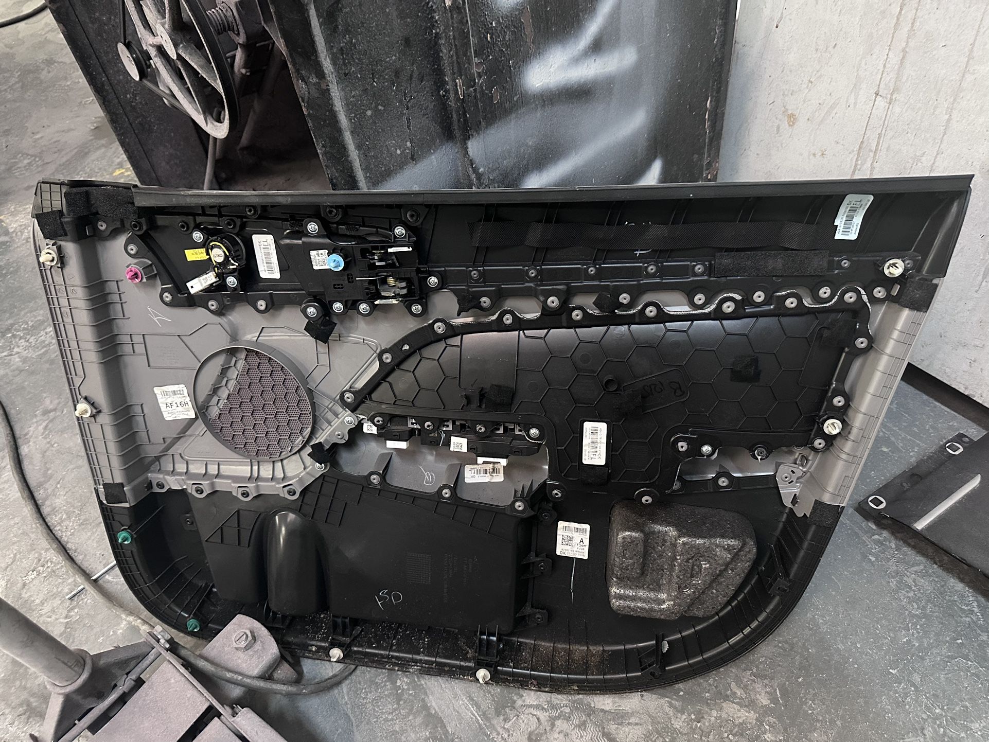 2017-2018 Hyundai Elantra Door Internal Part