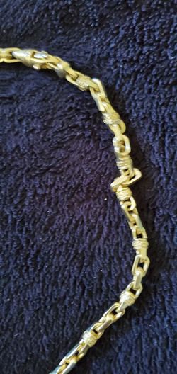 Cadena de 18k oro pesa95 gramos 26"pulgadas y una medalla de san judas de 14k y pesa 11 gramosse van juntos o si quieren separados