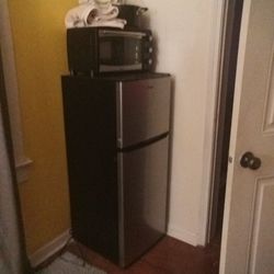 4.5 Cubic Small Fridge W/Freezer $200 Obo