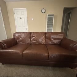Leather sofa/ couch - 3 seater (lightly Used)