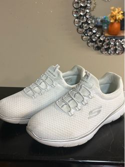 Woman’s Sketchers Size 8