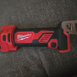 MILWAUKEE M18 CUT-OUT TOOL (TOOL ONLY) USED LAKE NEW 