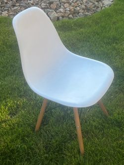 Mid century white and wooden chairs (set of 4)