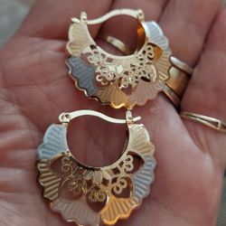 New Beautiful Stainless Steel Gold Tone Hoop Earring  Mpu Dont Deliver Serious Buyer Cash Only 