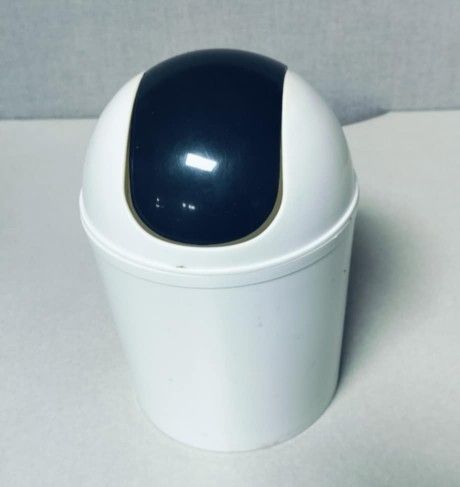 Mini size desktop trash can