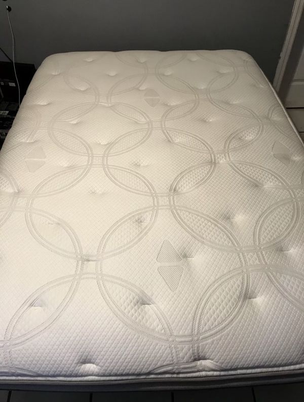 Sleep Number P5 Mattress with Fully adjustable base with massage (Full