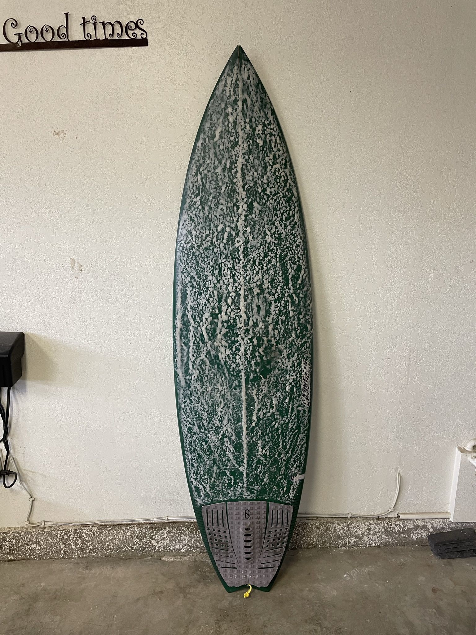 Carrozza Surfboard: 6’2 X 19.75 X 2.62 - Futures Fin Boxes