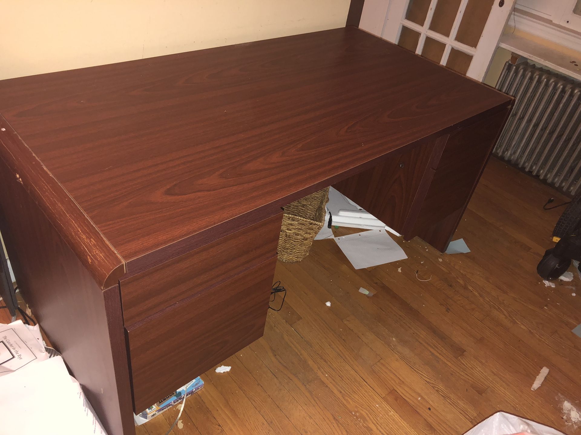 Beautiful desk & filing cabinet