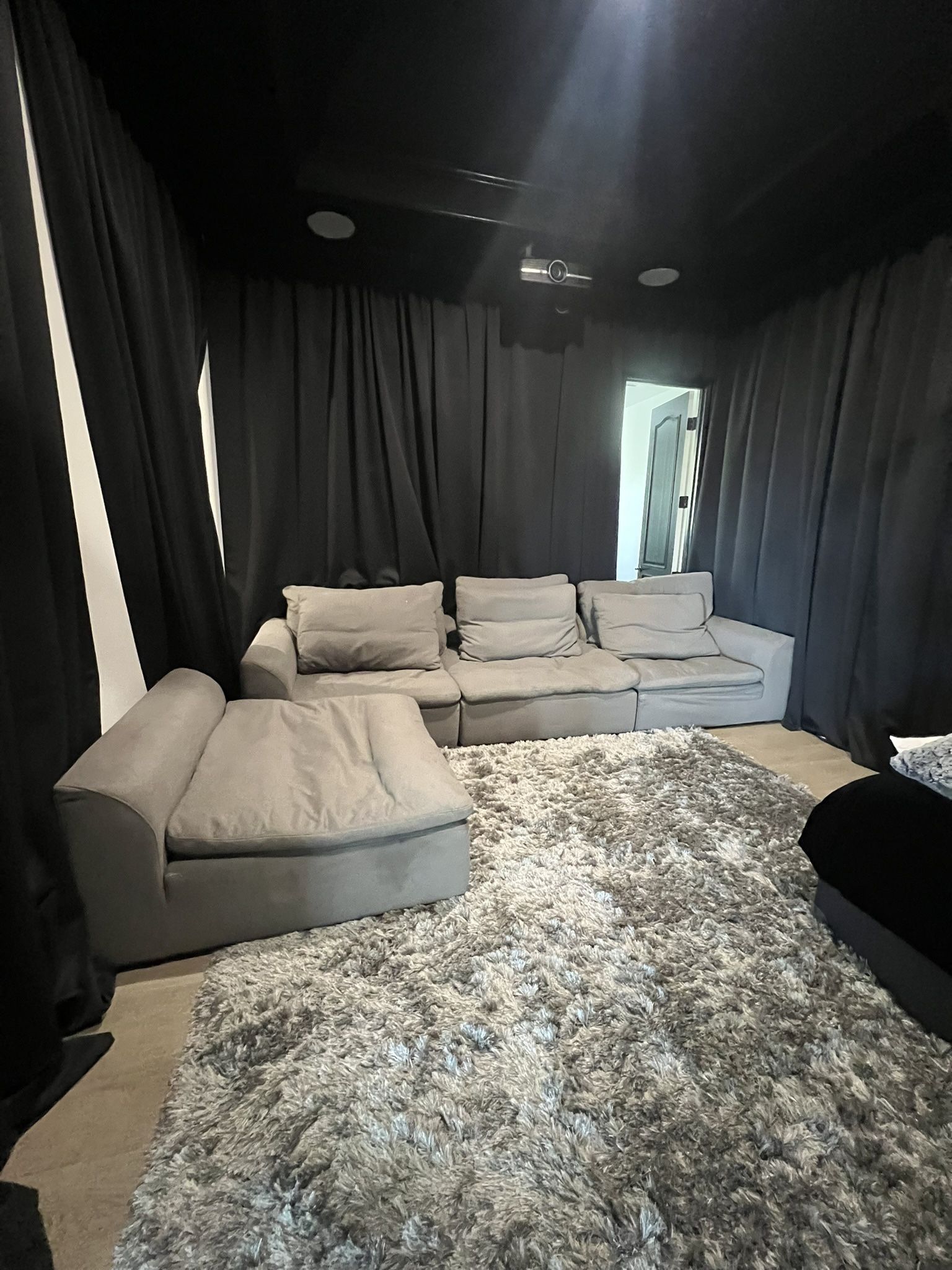 4 Piece Sectional With Rug
